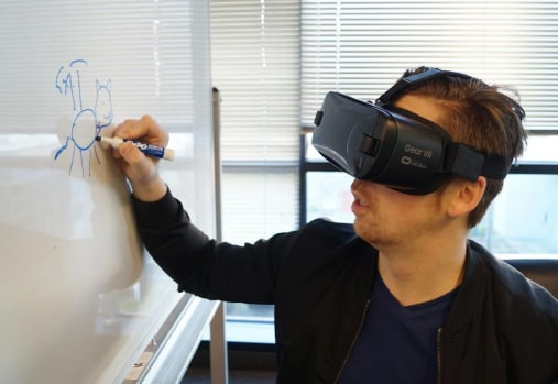 Mobile Experiences Integrating Augmented Reality & Virtual Reality